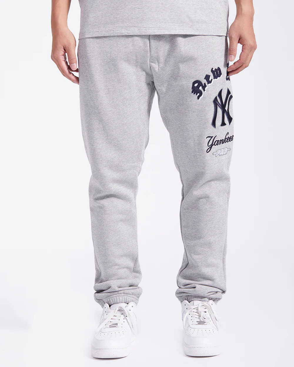 MLB NEW YORK YANKEES OLD ENGLISH MEN'S SWEATPANT (HEATHER GREY) - Image 2