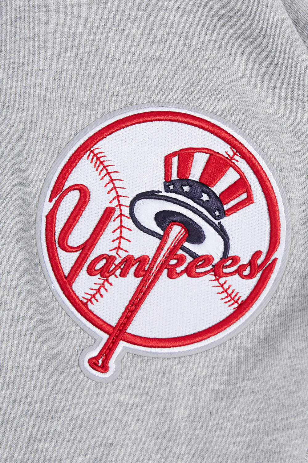 MLB NEW YORK YANKEES OLD ENGLISH MEN'S PULLOVER HOODIE (HEATHER GREY) - Image 7