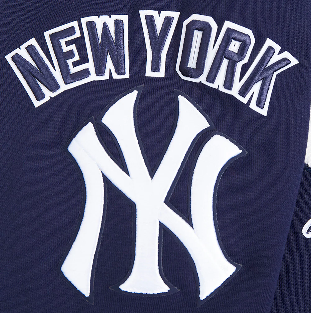 MLB NEW YORK YANKEES OLD ENGLISH MEN'S PULLOVER HOODIE (MIDNIGHT NAVY) - Image 6