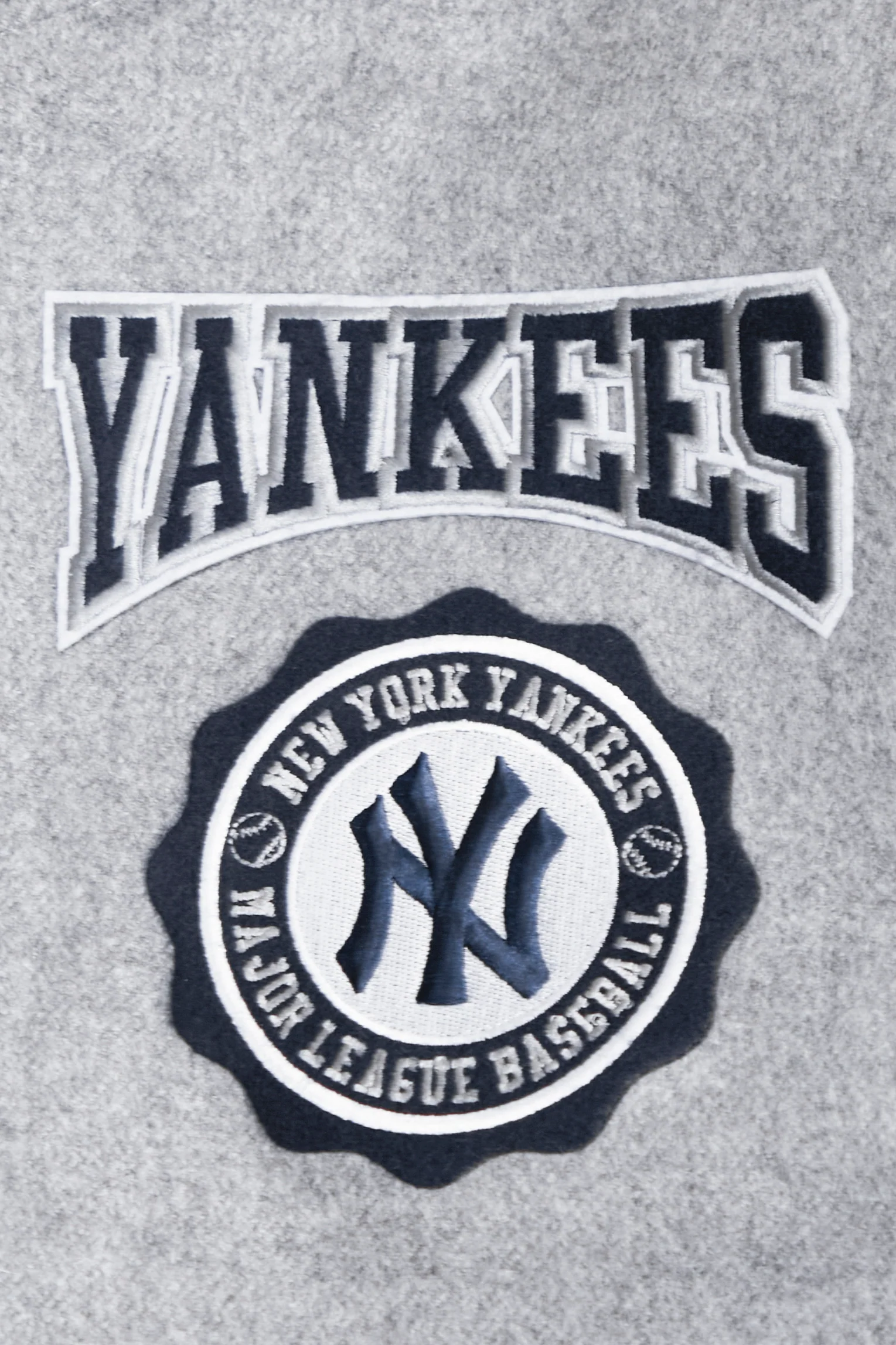 MLB NEW YORK YANKEES CREST EMBLEM RIB WOOL VARSITY JACKET (HEATHER GREY/MIDNIGHT NAVY) - Image 9