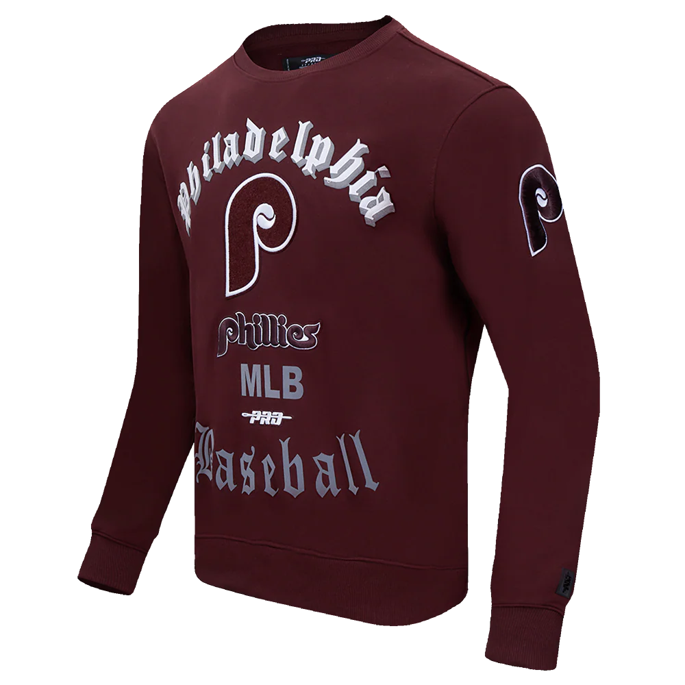 MLB PHILADELPHIA PHILLIES OLD ENGLISH MEN'S CREWNECK (WINE) - Image 2