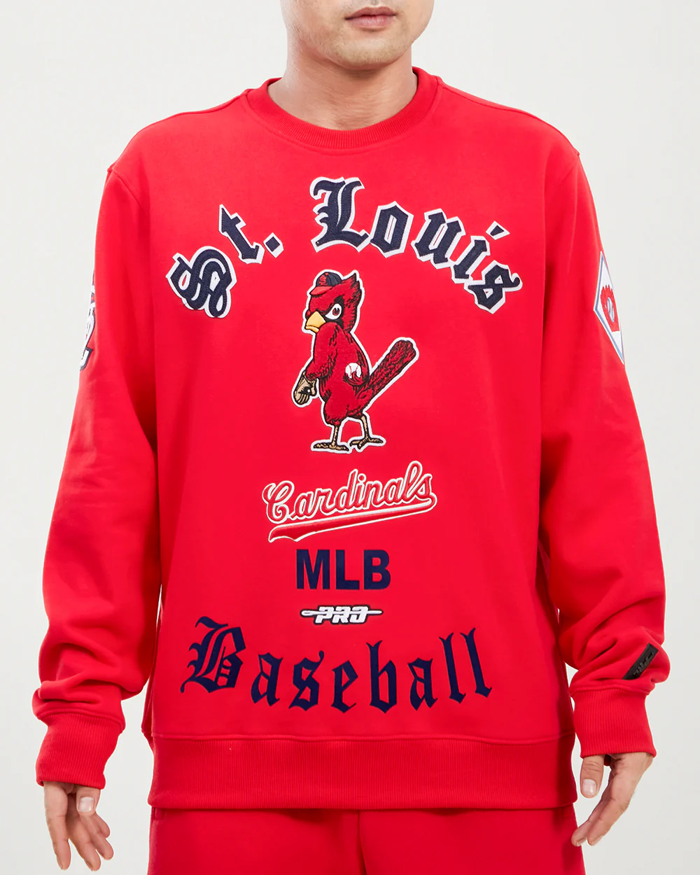 MLB ST. LOUIS CARDINALS OLD ENGLISH MEN'S CREWNECK (RED)