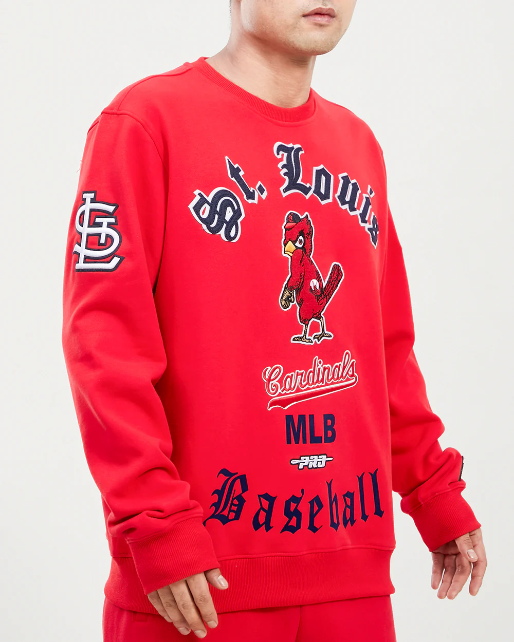 MLB ST. LOUIS CARDINALS OLD ENGLISH MEN'S CREWNECK (RED) - Image 2