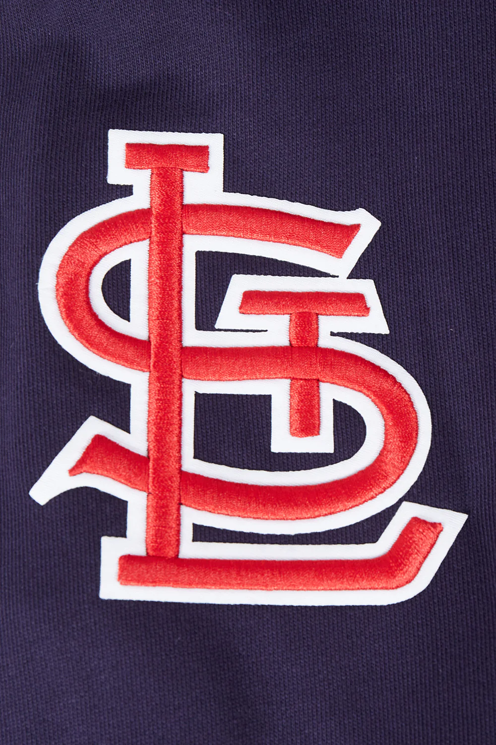 MLB ST. LOUIS CARDINALS OLD ENGLISH MEN'S PULLOVER HOODIE (MIDNIGHT NAVY) - Image 6