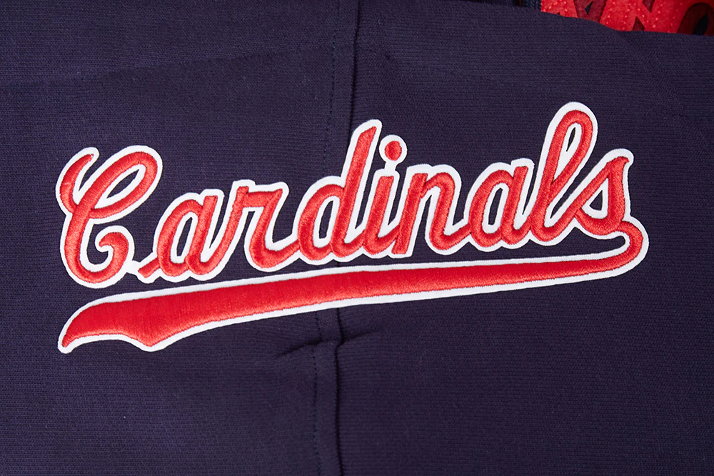 MLB ST. LOUIS CARDINALS OLD ENGLISH MEN'S PULLOVER HOODIE (MIDNIGHT NAVY) - Image 8