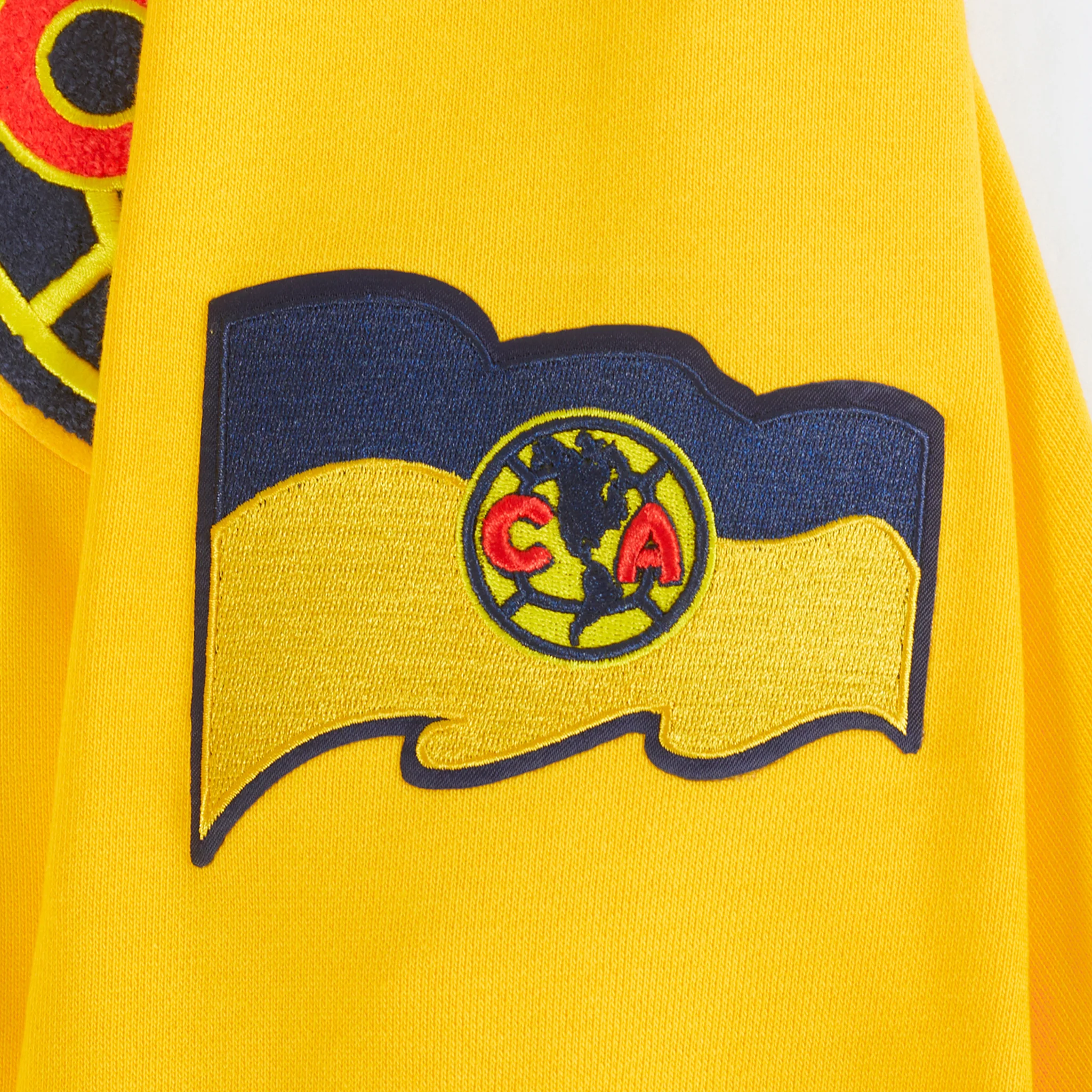 LIGA MX CLUB AMERICA STADIUM MEN'S FLEECE PULLOVER HOODIE (YELLOW) - Image 6